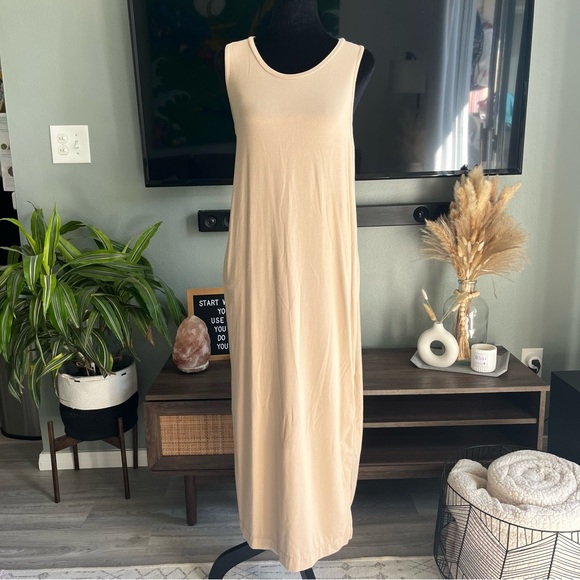 Cuyana Drape-Back Dress - Picture 7 of 8